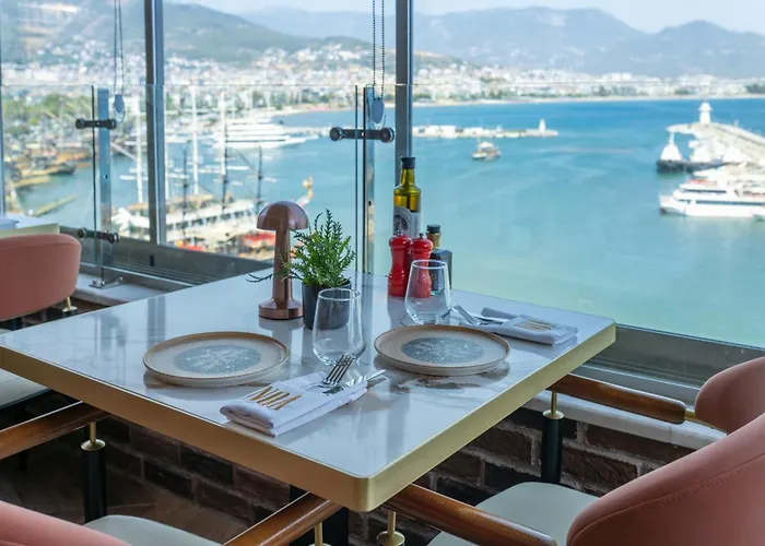 Numa Port Hotel